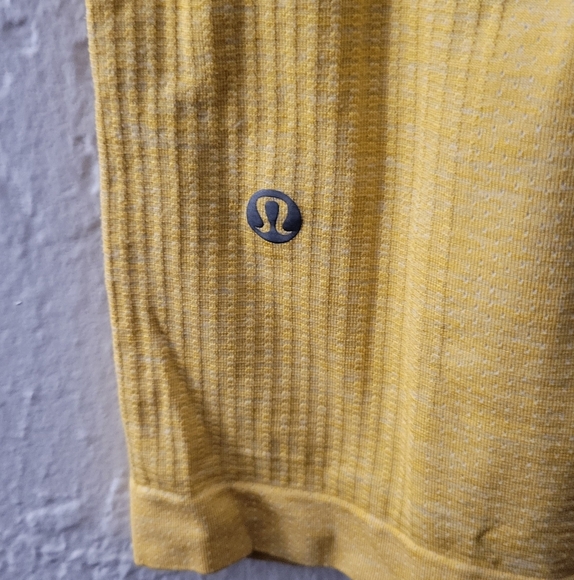 Lululemon Tech Tee Size Medium As is****** - Picture 2 of 5